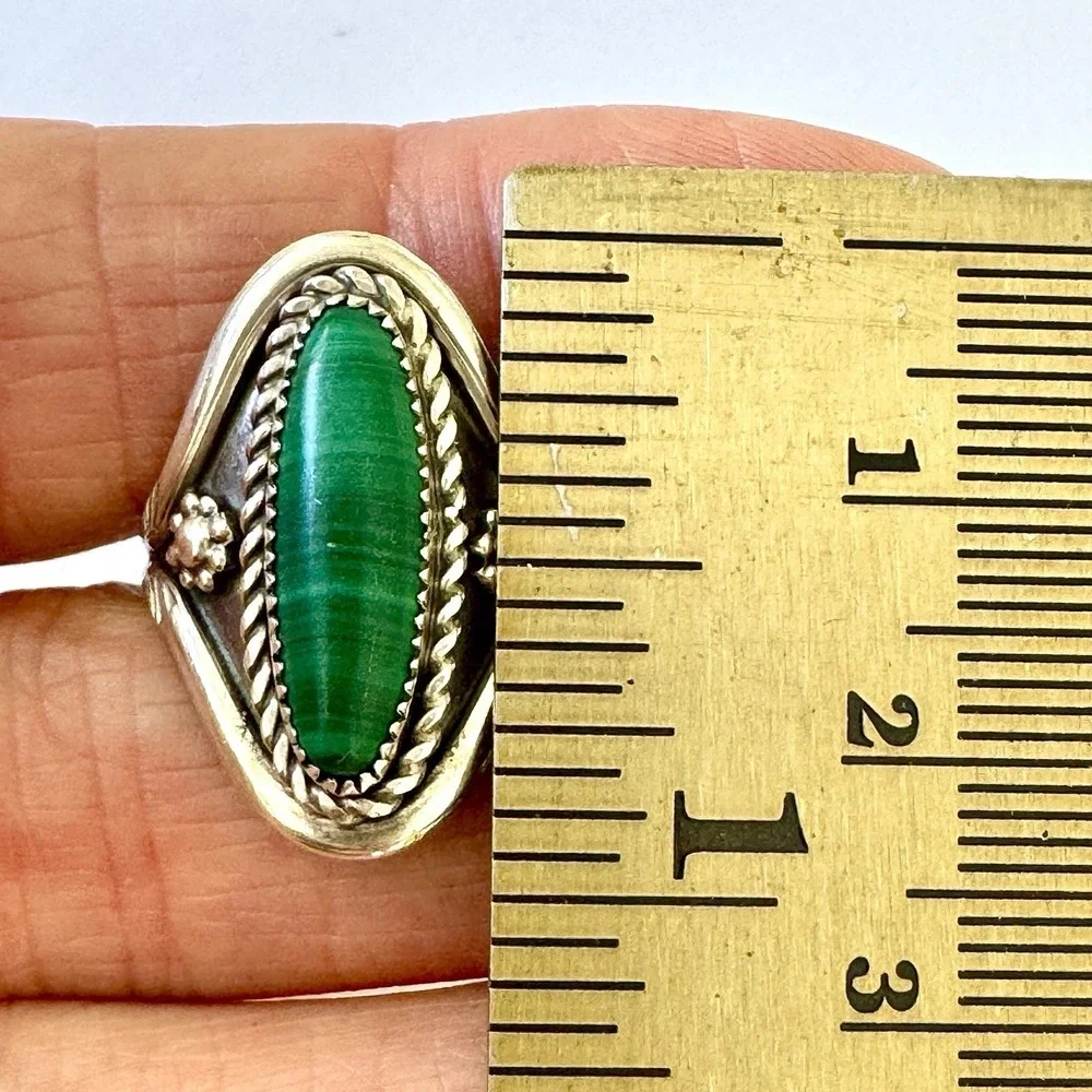 VTG Navajo Green Malachite Ring Sz 7.5 Sterling Flower Signet 1960s Old Native